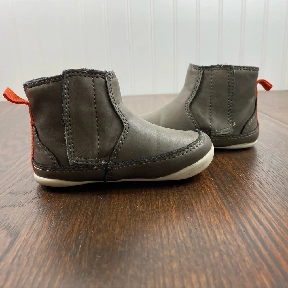 Carter’s Baby Shoes Boots Gray/Tan with Camo On The Side Rubber‎ Bottom Sz 4